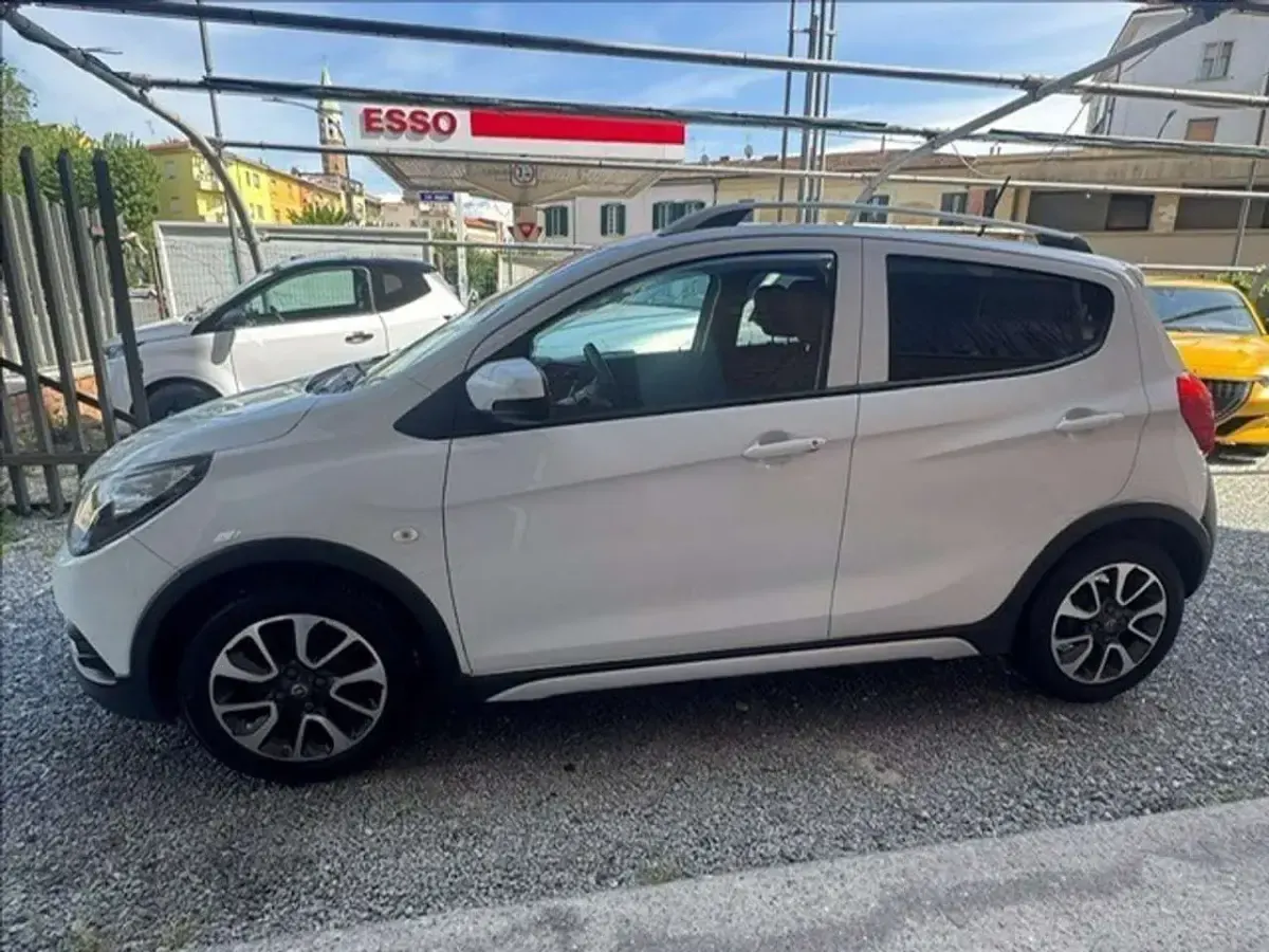 Usata Opel Karl Rocks 73 CV (53 kW) 2018 Bianco pastello Utilitaria