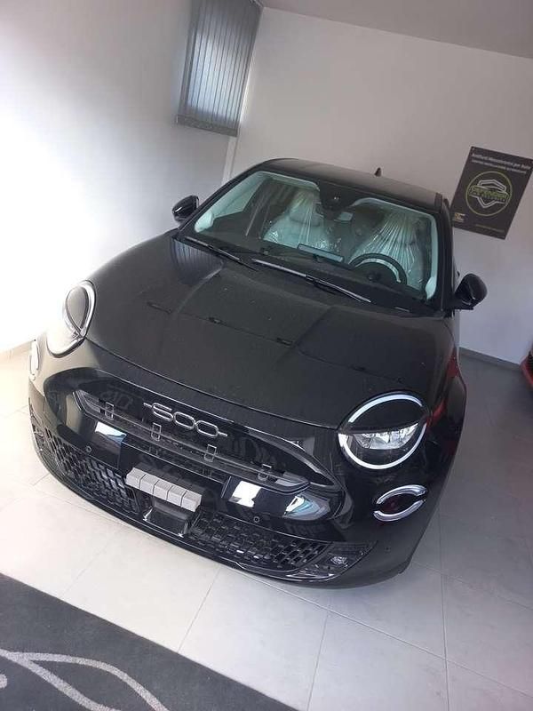 Usata Fiat 600 La Prima 110 CV (80 kW) 2024 Verde mare italia SUV