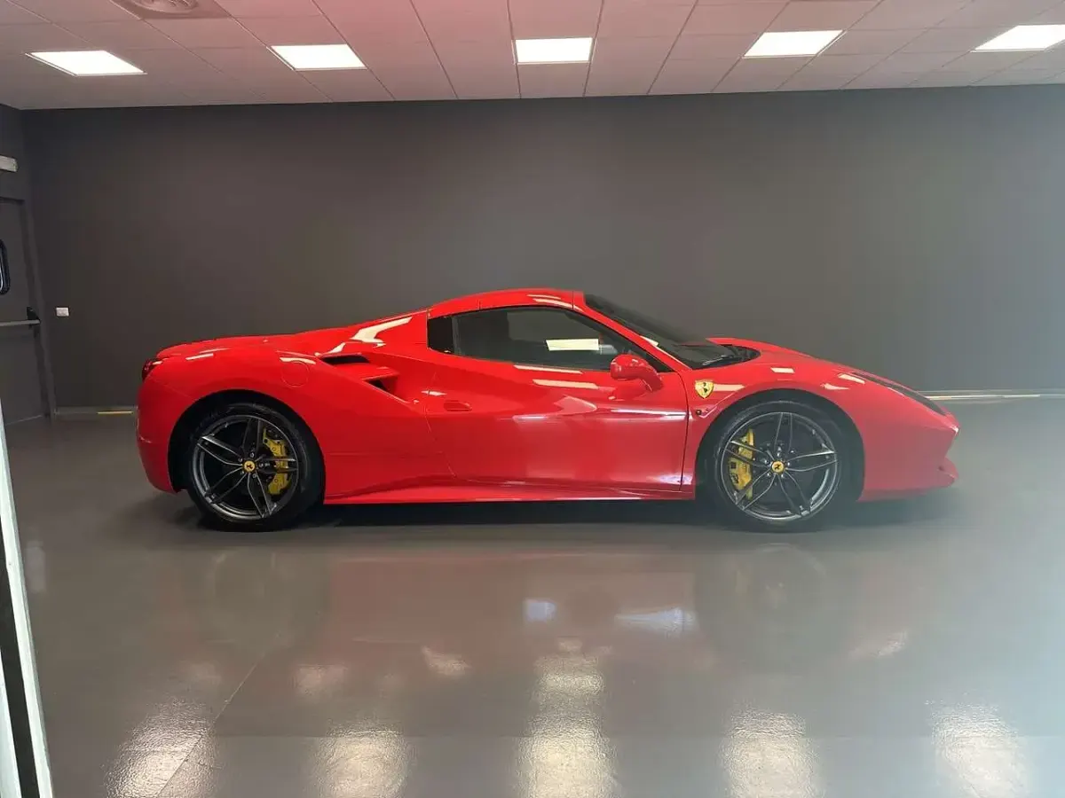 Usata Ferrari 488 670 CV (492 kW) 2019 Rosso Cabrio