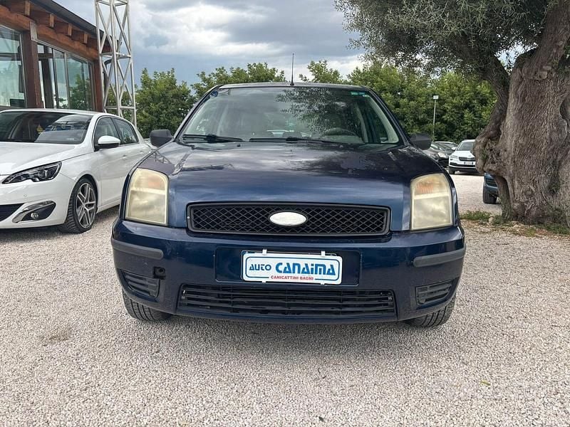 Usata Ford Fusion 68 CV (50 kW) 2003 Blu Utilitaria