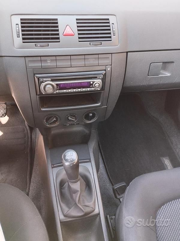 Usata Skoda Fabia 54 CV (39 kW) 2005 Blu Utilitaria