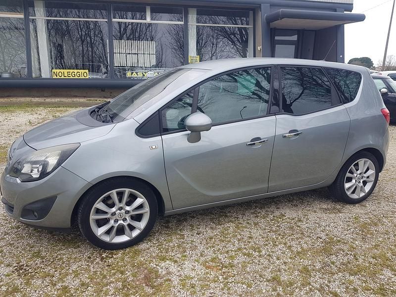 Usata Opel Meriva 101 CV (74 kW) 2010 Gray Monovolume