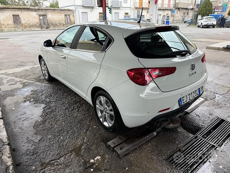 Usata Alfa Romeo Giulietta 170 CV (125 kW) 2011 Bianco Utilitaria