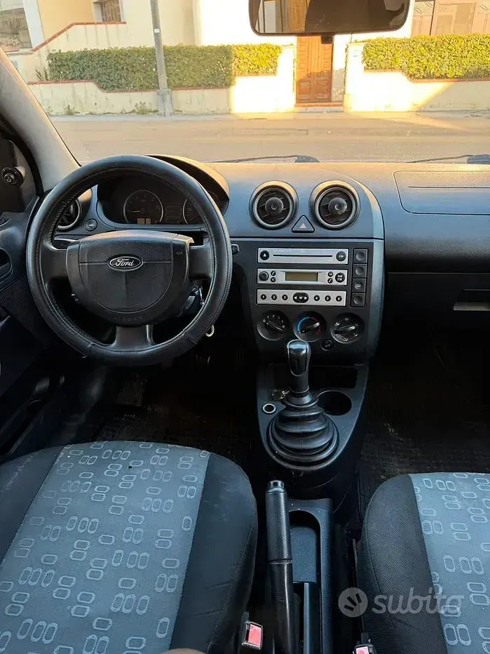 Usata Ford Fiesta 68 CV (50 kW) 2005 Utilitaria