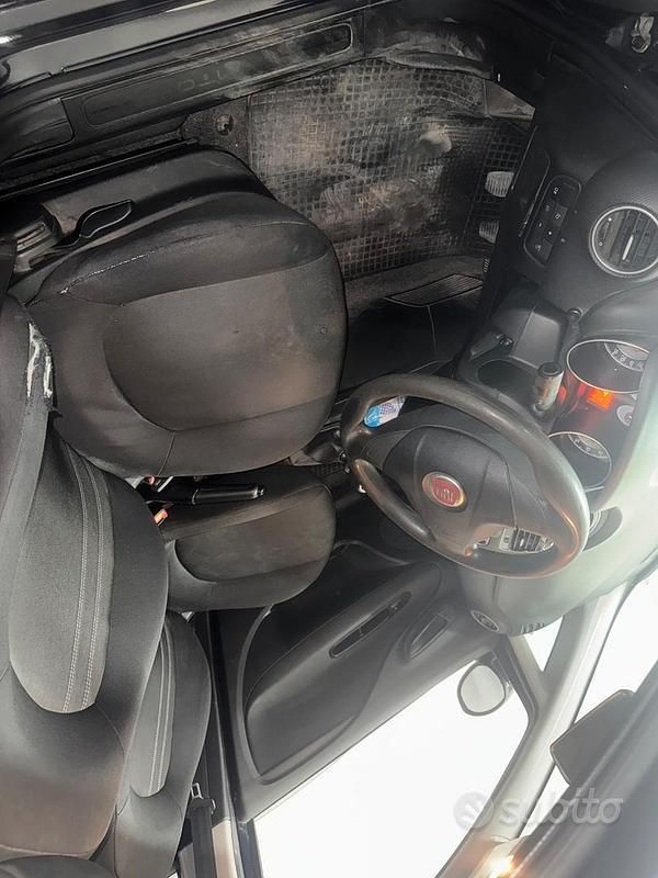 Usata Fiat Punto 77 CV (56 kW) 2016 Utilitaria