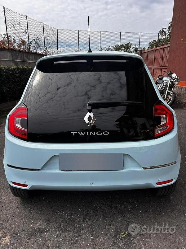 Usado Renault Twingo 60 kW (82 CV) 2023 Azul Utilitario