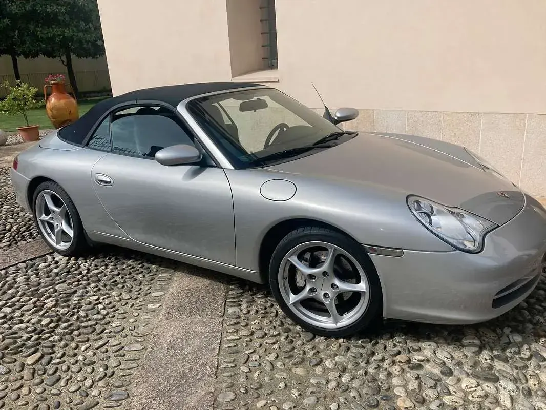 Usata Porsche 911 Carrera Cabriolet 320 CV (235 kW) 2004 Argento Cabrio