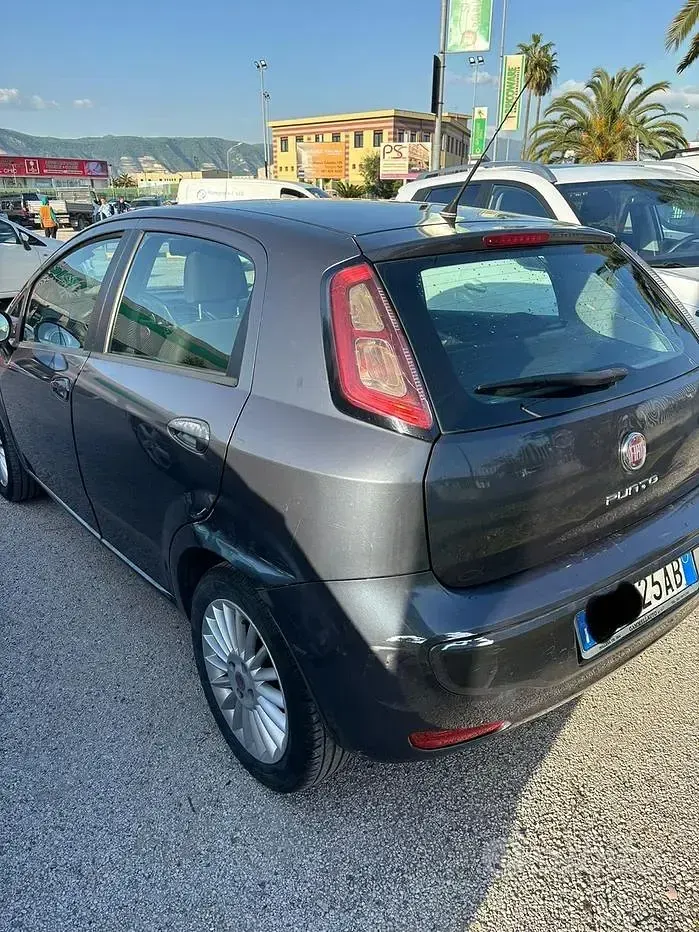 Usata Fiat Punto 77 CV (56 kW) 2010 Utilitaria
