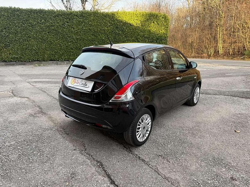 Usata Lancia Ypsilon Gold 95 CV (69 kW) 2017 Nero Utilitaria