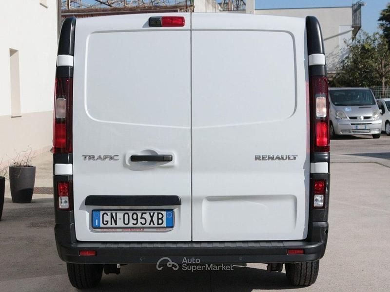 Begagnad Renault Trafic 110 HK (80 kW) 2023 Vit Minibuss