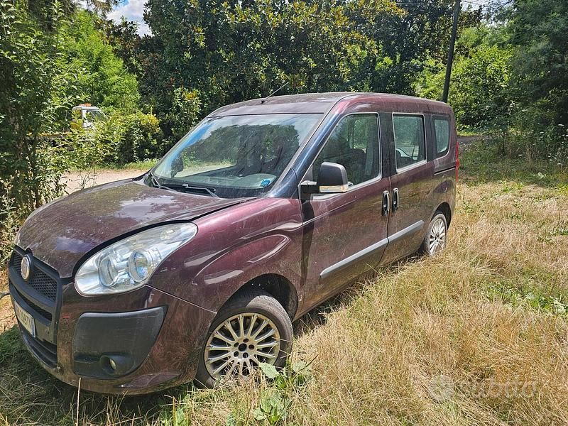 Usata Fiat Doblò 120 CV (88 kW) 2012 Marrone Monovolume