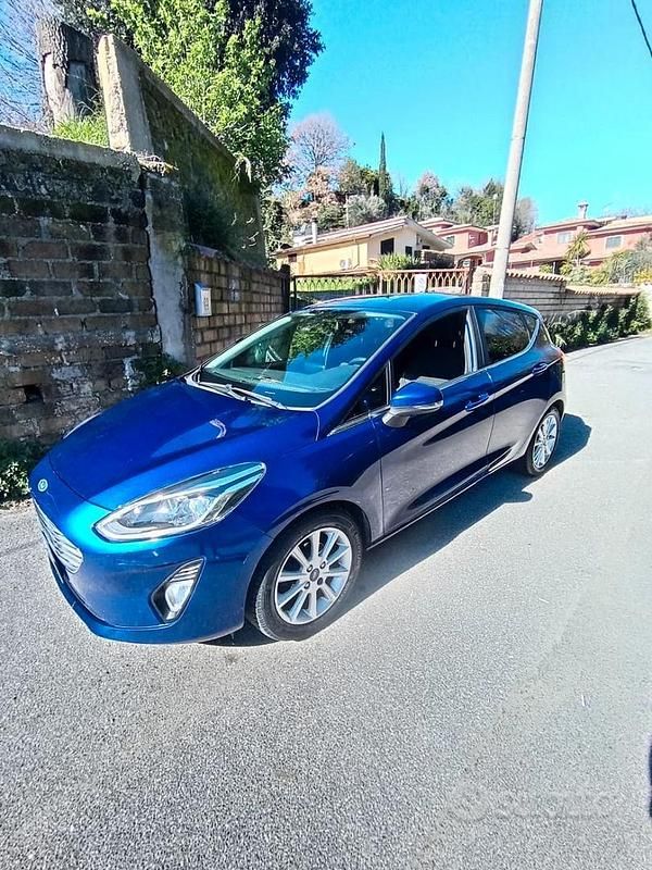 Usata Ford Fiesta Titanium 85 CV (62 kW) 2018 Blu Utilitaria