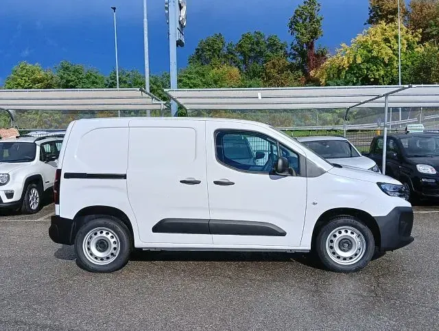 Nuova Peugeot Partner S 131 CV (96 kW) 2025 Bianco pastello Monovolume
