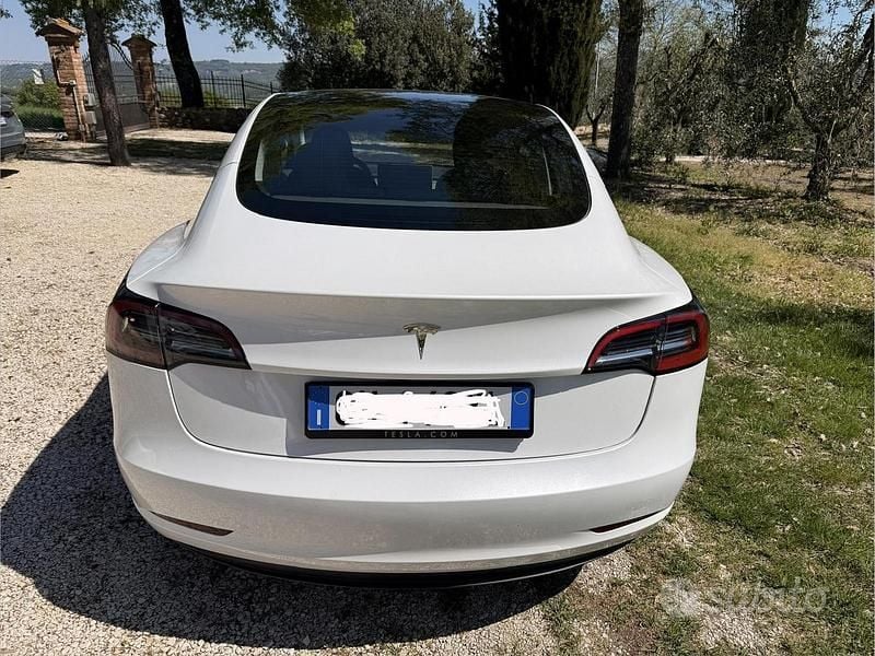 Usata Tesla Model 3 RWD 235 kW (320 CV) 2023 Bianco Berlina