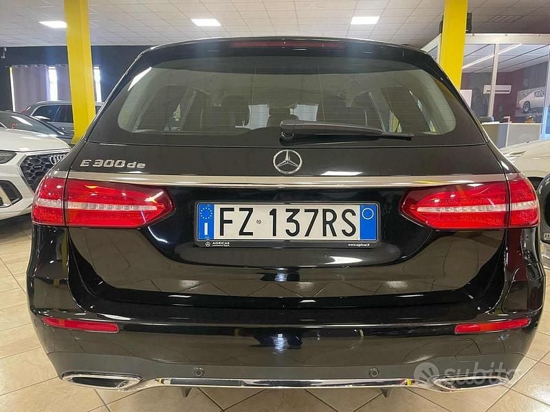 Usata Mercedes E300 Premium Plus 194 CV (142 kW) 2019 Nero Station wagon