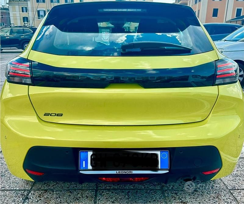 Usata Peugeot 208 Active 2024 Giallo Utilitaria