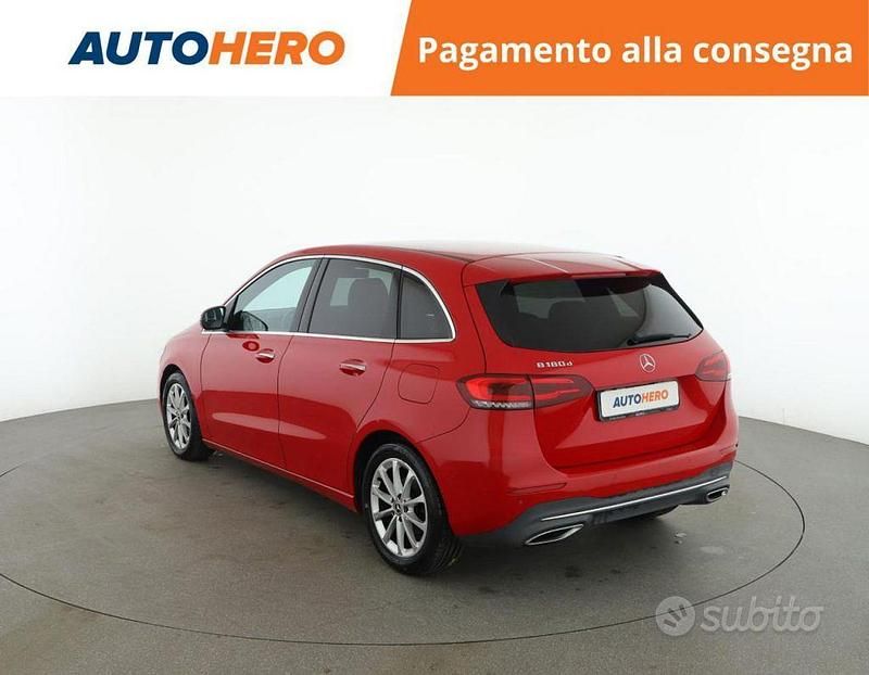 Usata Mercedes B180 115 CV (84 kW) 2019 Rosso Monovolume