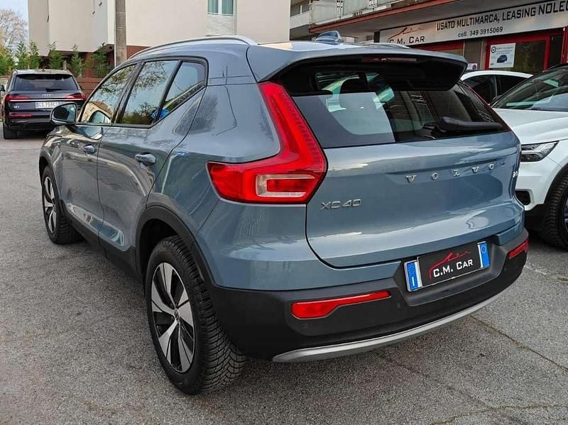 Usata Volvo XC40 Momentum 163 CV (119 kW) 2022 Blu/azzurro SUV