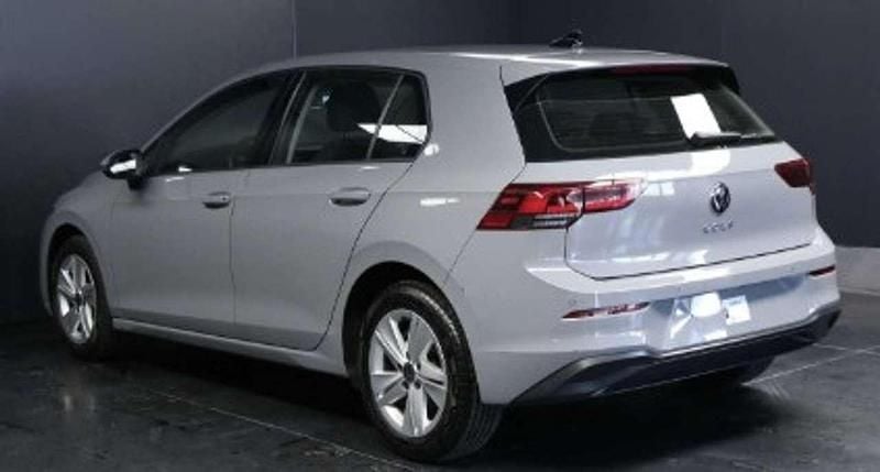 Usata VW Golf VIII Life 116 CV (85 kW) 2024 Grigio Berlina