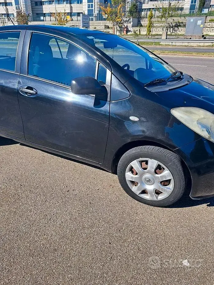 Usata Toyota Yaris 69 CV (50 kW) 2008 Nero Utilitaria