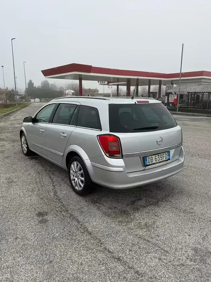 Usata Opel Astra 105 CV (77 kW) 2006 Grigio Station wagon