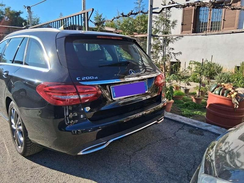 Usata Mercedes C200 136 CV (100 kW) 2018 Nero Station wagon