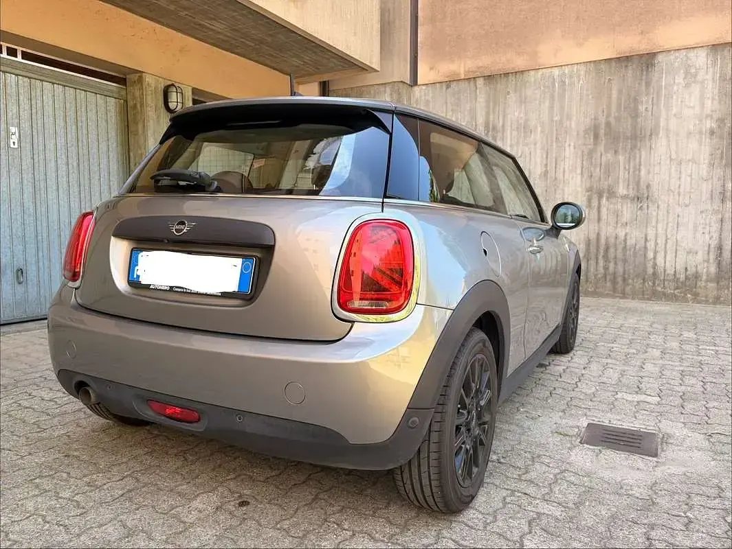 Usata Mini ONE 102 CV (75 kW) 2018 Grigio Utilitaria