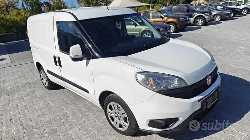 Usata Fiat Doblò 105 CV (77 kW) 2016 Bianco Monovolume