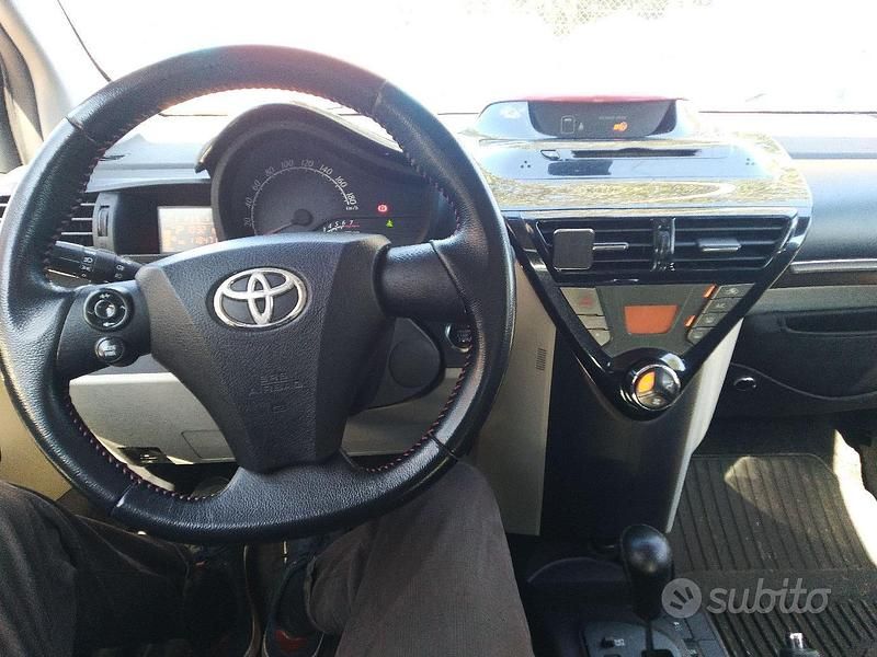 Usata Toyota iQ 98 CV (72 kW) 2011 Bianco Utilitaria