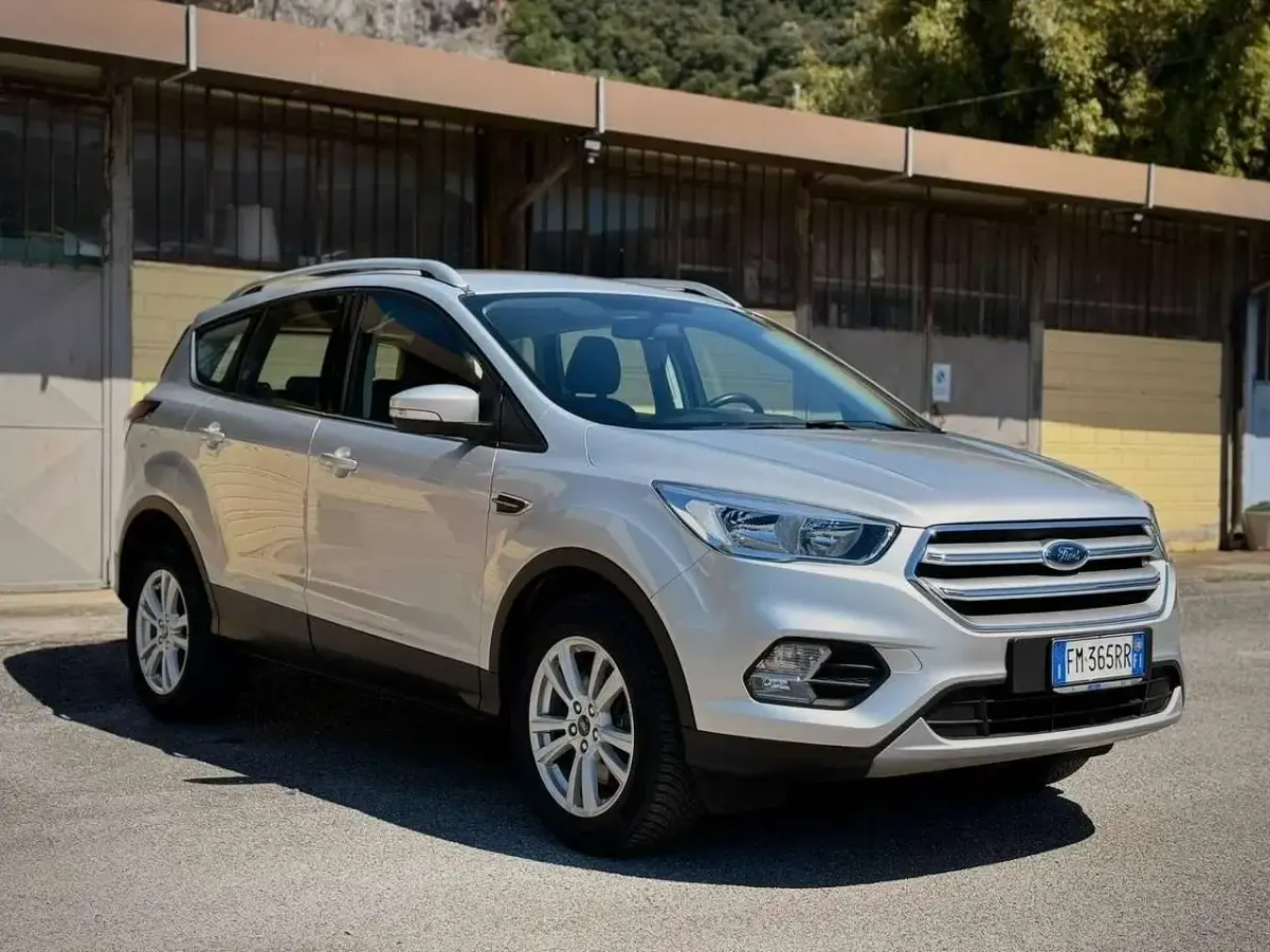 Usata Ford Kuga Business Edition 120 CV (88 kW) 2018 Argento SUV