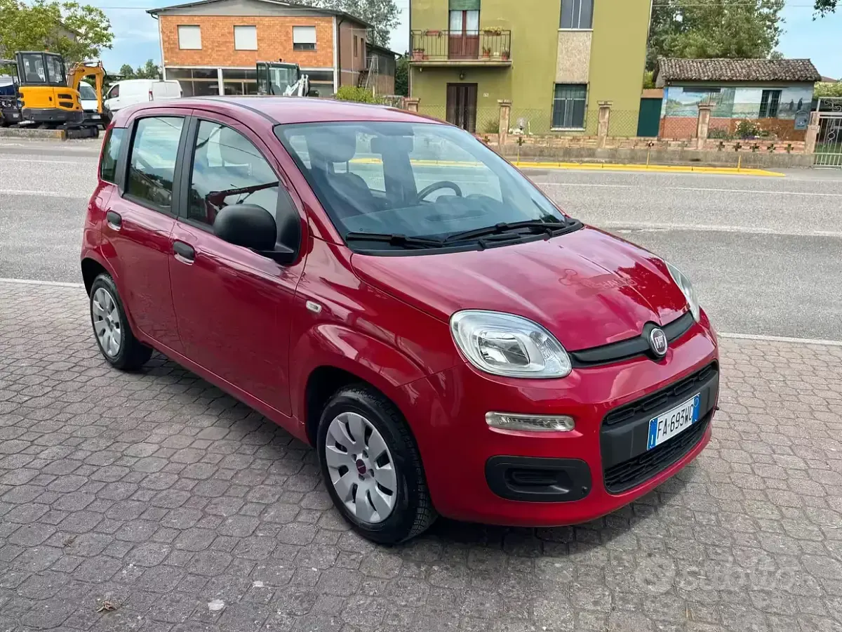 Usata Fiat Panda Pop 69 CV (50 kW) 2015 Rosso Utilitaria