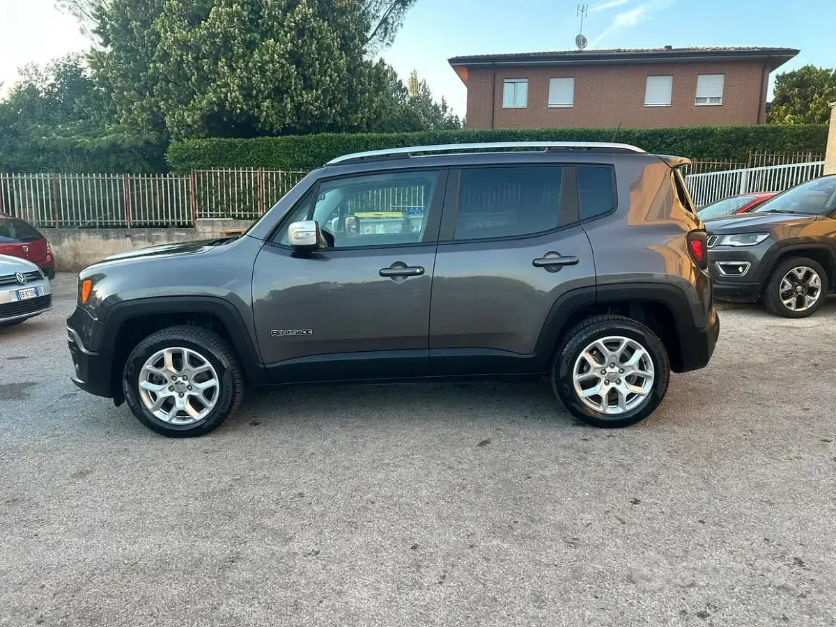 Usata Jeep Renegade Limited 140 CV (102 kW) 2016 Grigio SUV