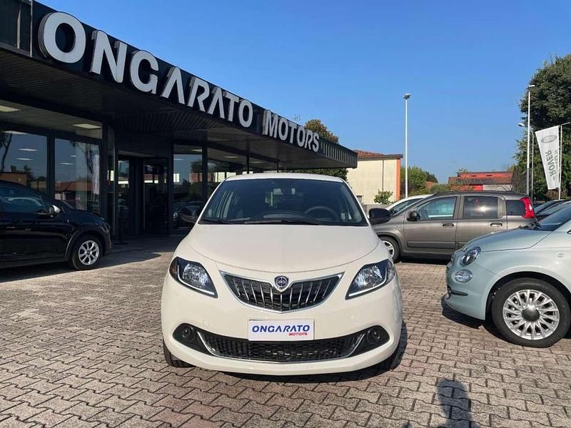Usata Lancia Ypsilon 69 CV (50 kW) 2024 Bianco Utilitaria