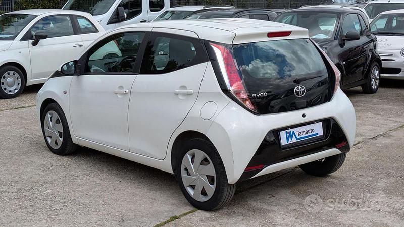 Usata Toyota Aygo 69 CV (50 kW) 2017 Bianco Utilitaria