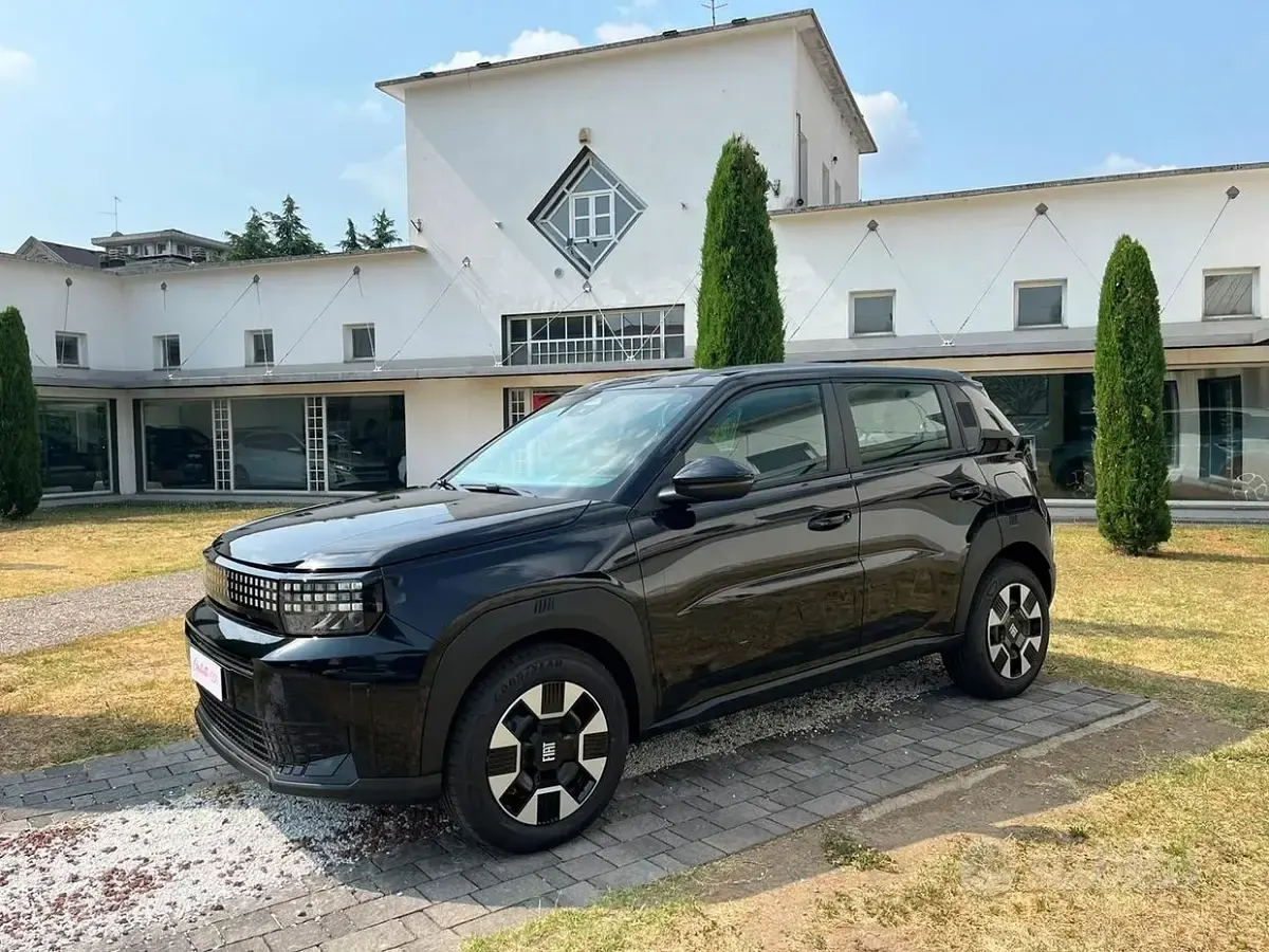 Nuova Fiat Grande Panda Icon 110 CV (80 kW) 2026 Nero cinema Utilitaria