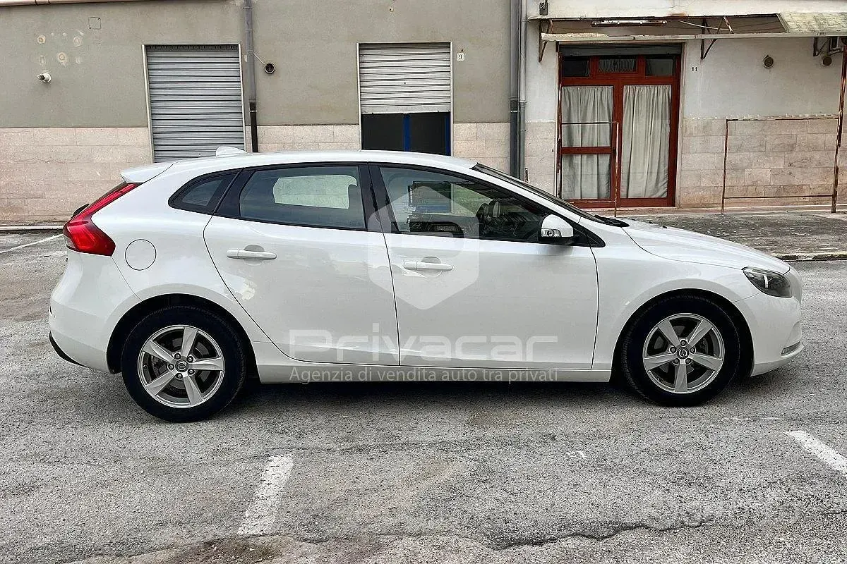 Usata Volvo V40 Business Edition 115 CV (84 kW) 2014 Bianco Utilitaria
