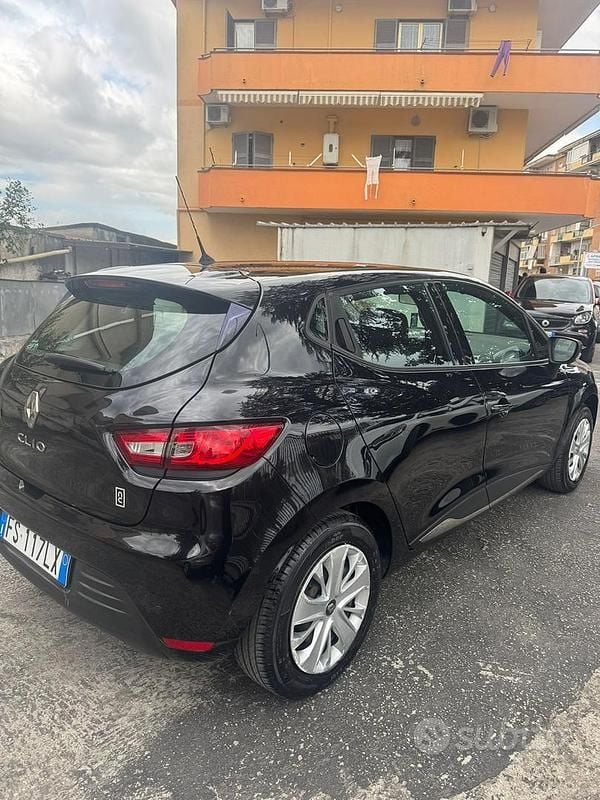 Second-hand Renault Clio IV 90 CP (66 kW) 2018 Negru Berlinǎ