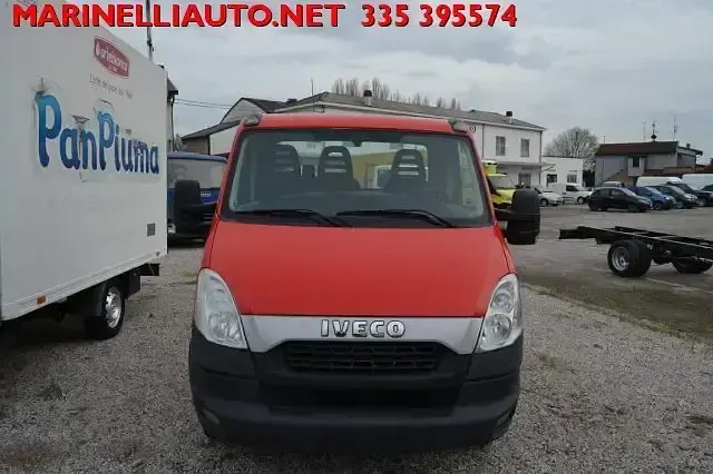 Usata Iveco Daily 126 CV (92 kW) 2014 Rosso Furgone