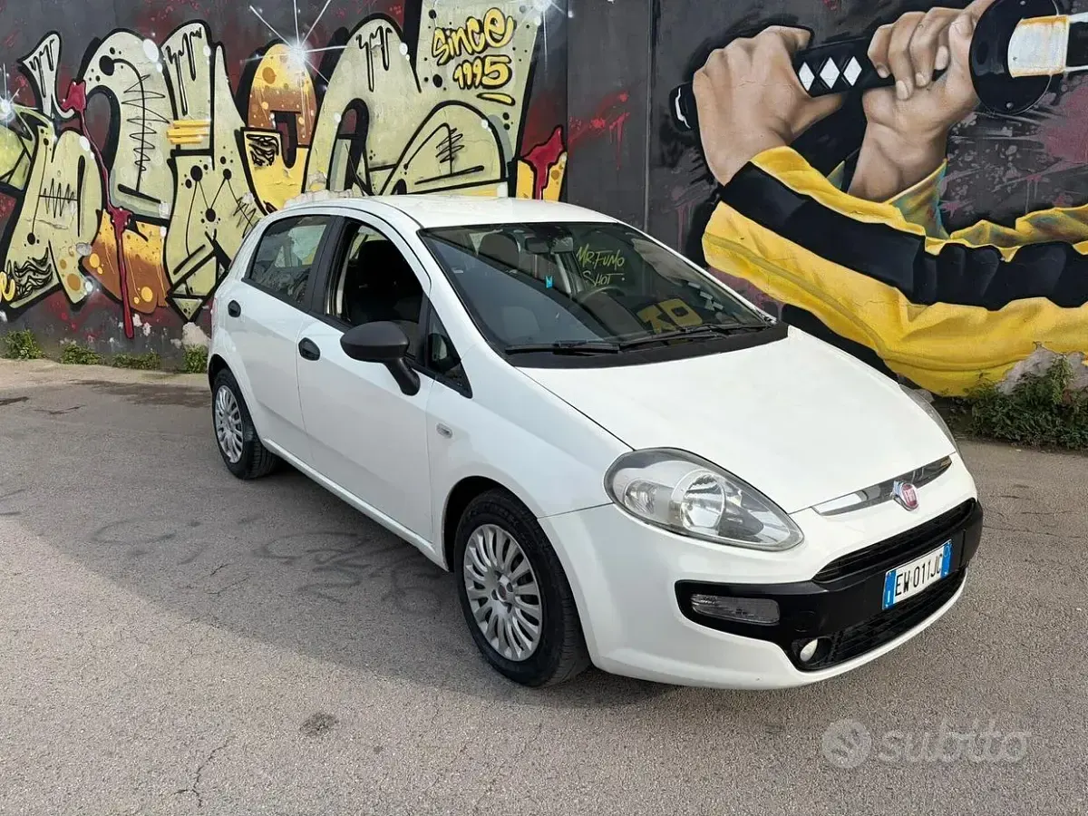 Usata Fiat Punto Street 75 CV (55 kW) 2015 Bianco Utilitaria