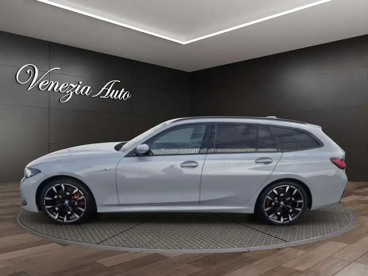 Usata BMW 330 M Sport 245 CV (180 kW) 2025 Grigio Station wagon