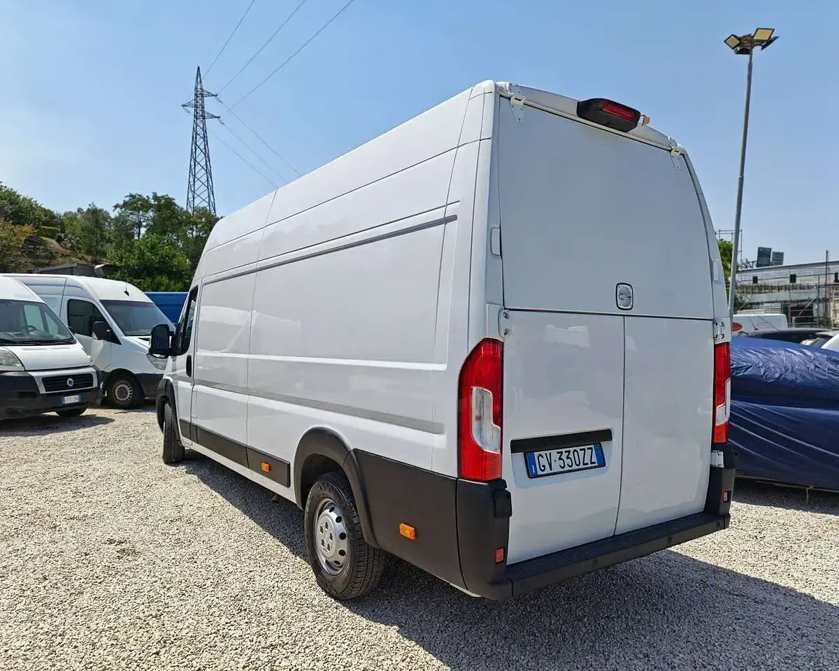 Usata Opel Movano 140 CV (102 kW) 2024 Bianco Furgone