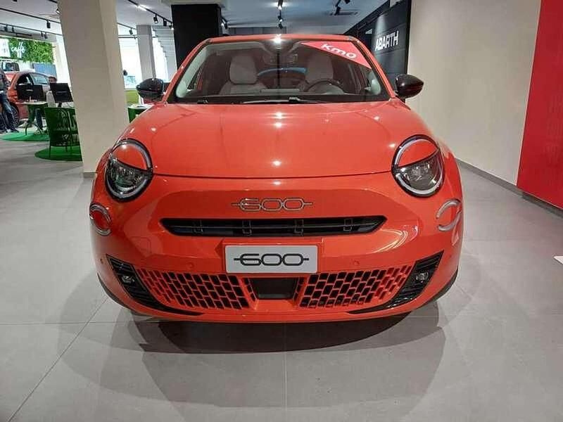 Usata Fiat 600 La Prima 61 kW (84 CV) 2023 Arancio sole d'italia SUV