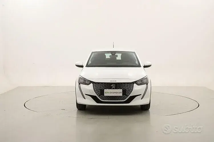 Usata Peugeot e-208 Active 56 kW (77 CV) 2022 Bianco Utilitaria