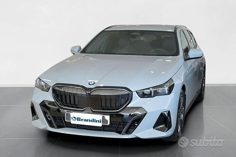 Grigio Nuova 2025 BMW 520 M Sport Station wagon | 62.916 € (Buon prezzo) - Immagine 1/4