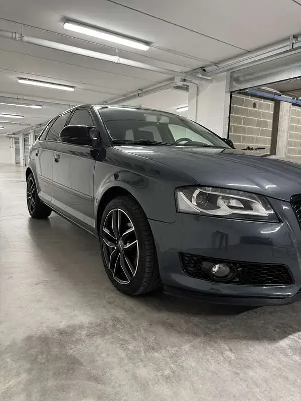 Usata Audi A3 Sportback Young 90 CV (66 kW) 2011 Bluazzurro Utilitaria