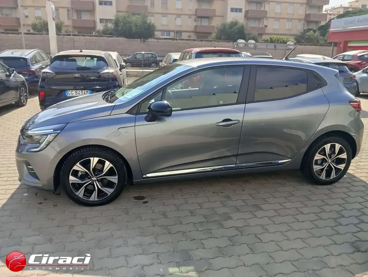 Usata Renault Clio V Evolution 101 CV (74 kW) 2023 Grigio Berlina