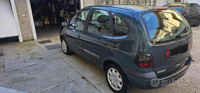 Verde Usata 1999 Renault Scénic Monovolume | 1000 € - Immagine 1/4