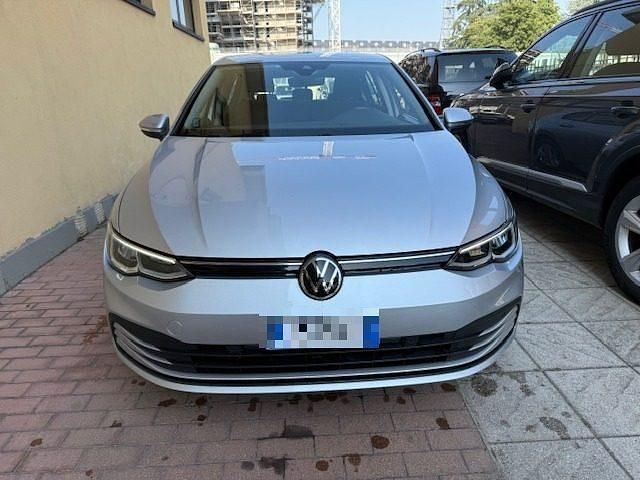Usata VW Golf VIII Life 110 CV (80 kW) 2020 Argento