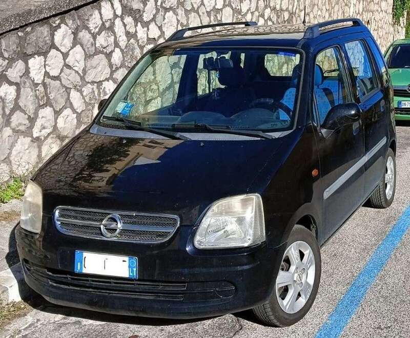 Usato 2003 Opel Agila 1.2 Benzin 75 CV (2.500 €)