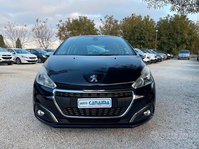 Usata Peugeot 208 74 CV (54 kW) 2017 Nero Utilitaria